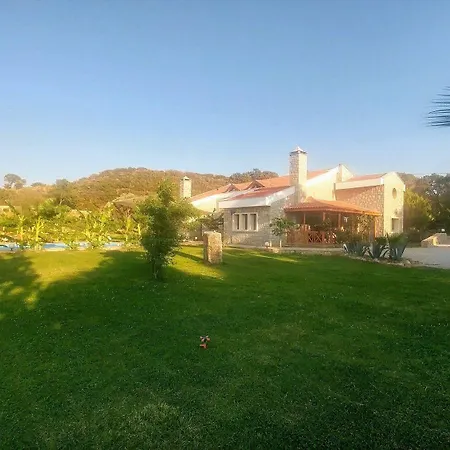Lake House *